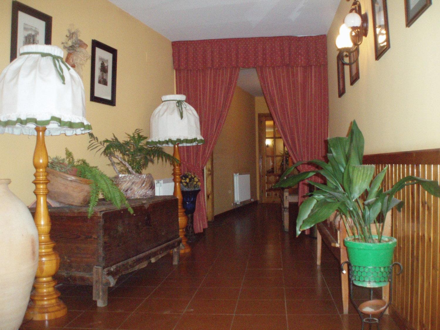 Hostal Restaurante La Muralla Canete  Bagian luar foto