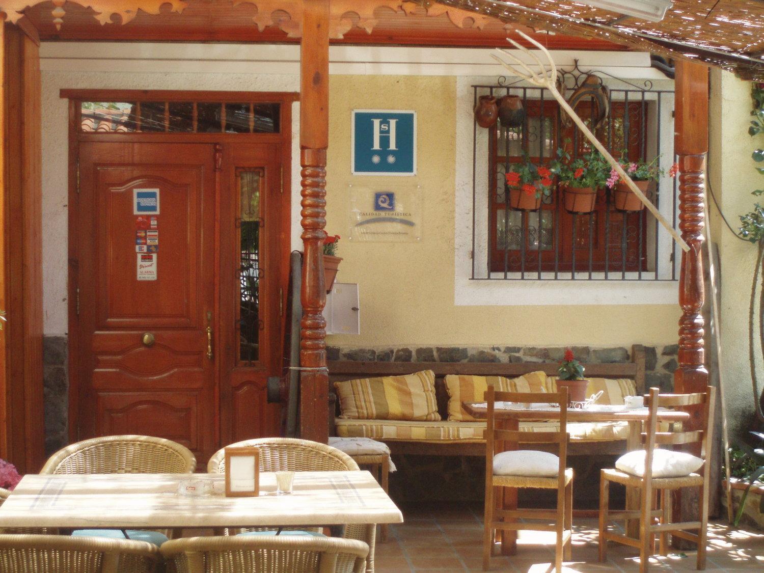 Hostal Restaurante La Muralla Canete  Bagian luar foto