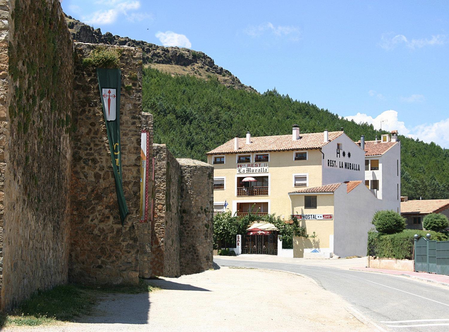 Hostal Restaurante La Muralla Canete  Bagian luar foto