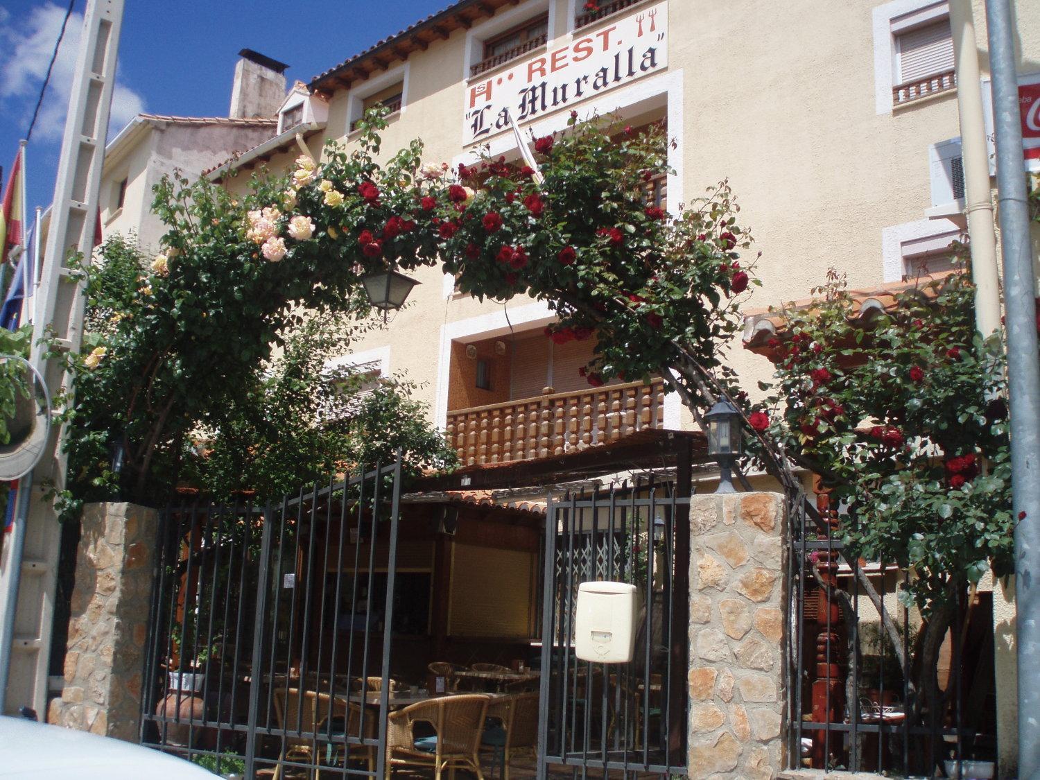 Hostal Restaurante La Muralla Canete  Bagian luar foto