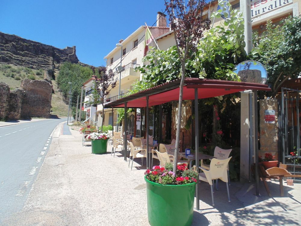 Hostal Restaurante La Muralla Canete  Bagian luar foto