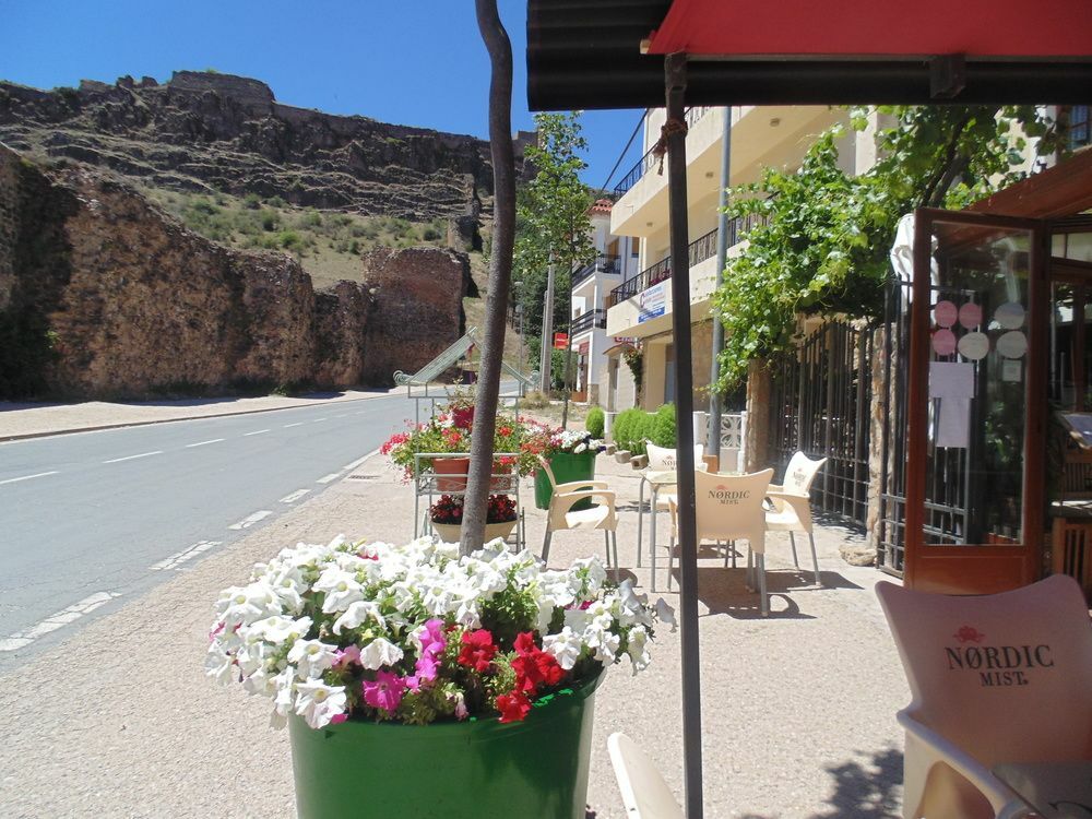 Hostal Restaurante La Muralla Canete  Bagian luar foto