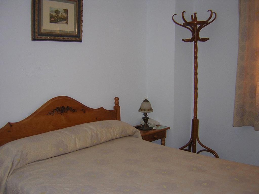 Hostal Restaurante La Muralla Canete  Ruang foto